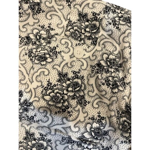 Ann Taylor Loft Cropped Pants Creamy White with Black Floral Size 8P - Picture 9 of 9